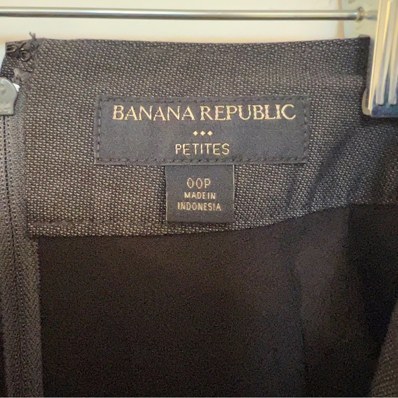 Banana Republic - Grey & Black Mini Skirt - Size Petite 00P - Picture 2 of 10